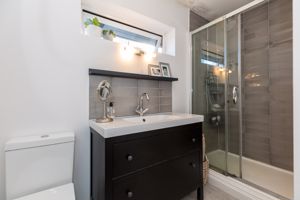 Ensuite- click for photo gallery